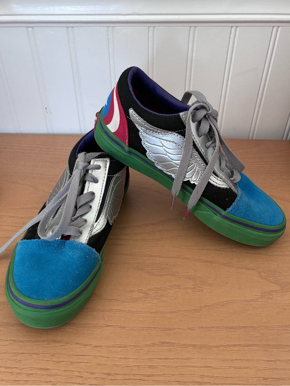 Kids Vans Marvel Avengers Superhero Old Skool Skate Sneaker Size 1.5